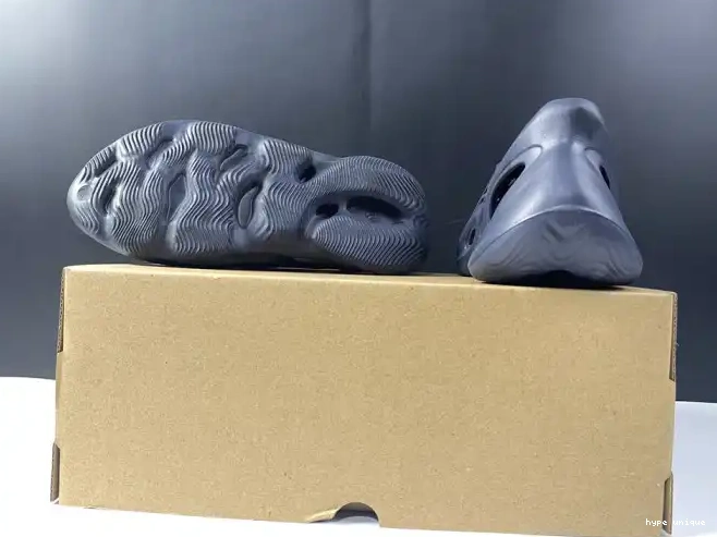 hype Mineral Adidas GV7903 Yeezy Blue RNNR Foam 0613